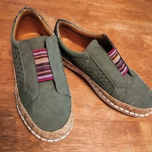 8.5 wide slip on womens shoe